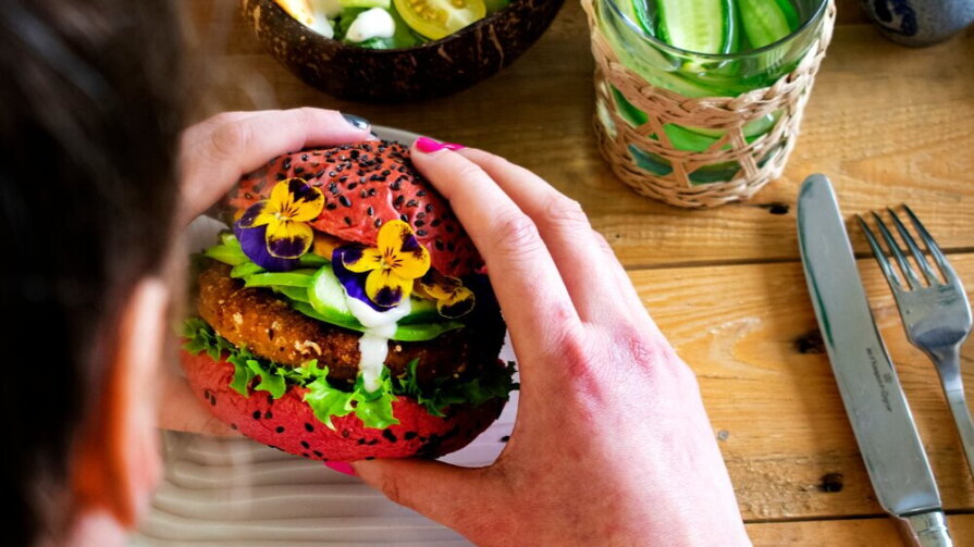 Vegan Hamburger met Avocado,Vegan horeca gerecht